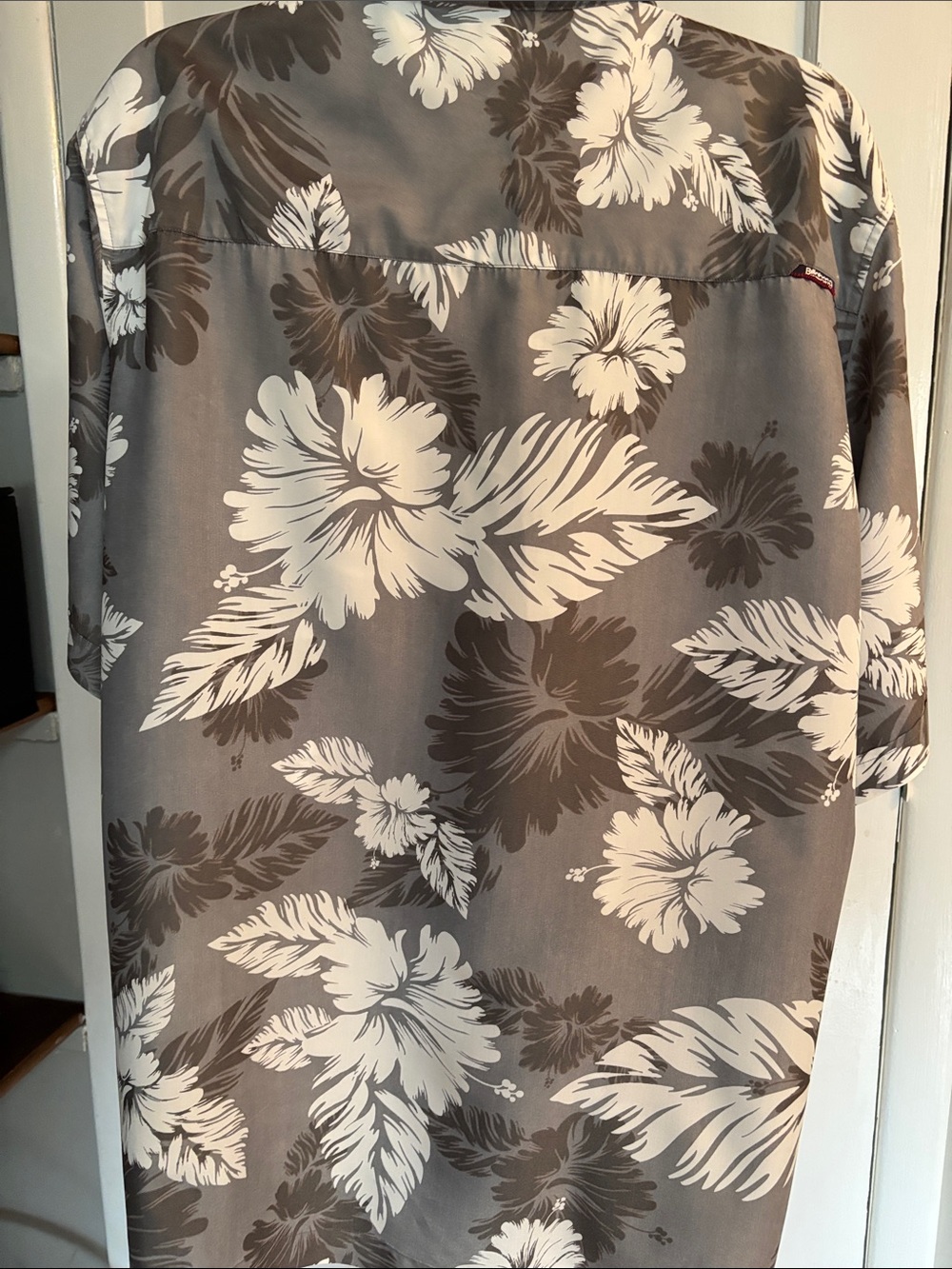 Men’s Billabong Hawaiian Shirt Gray/ White Floral Dramatic but understated. XL - Picture 3 of 8